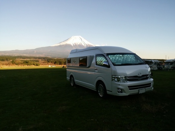 お客様レビュー アイズ マルチシェード トヨタ ハイエース 車中泊 キャンプ 旅行 スキー スノボ アウトドアスポーツ 写真